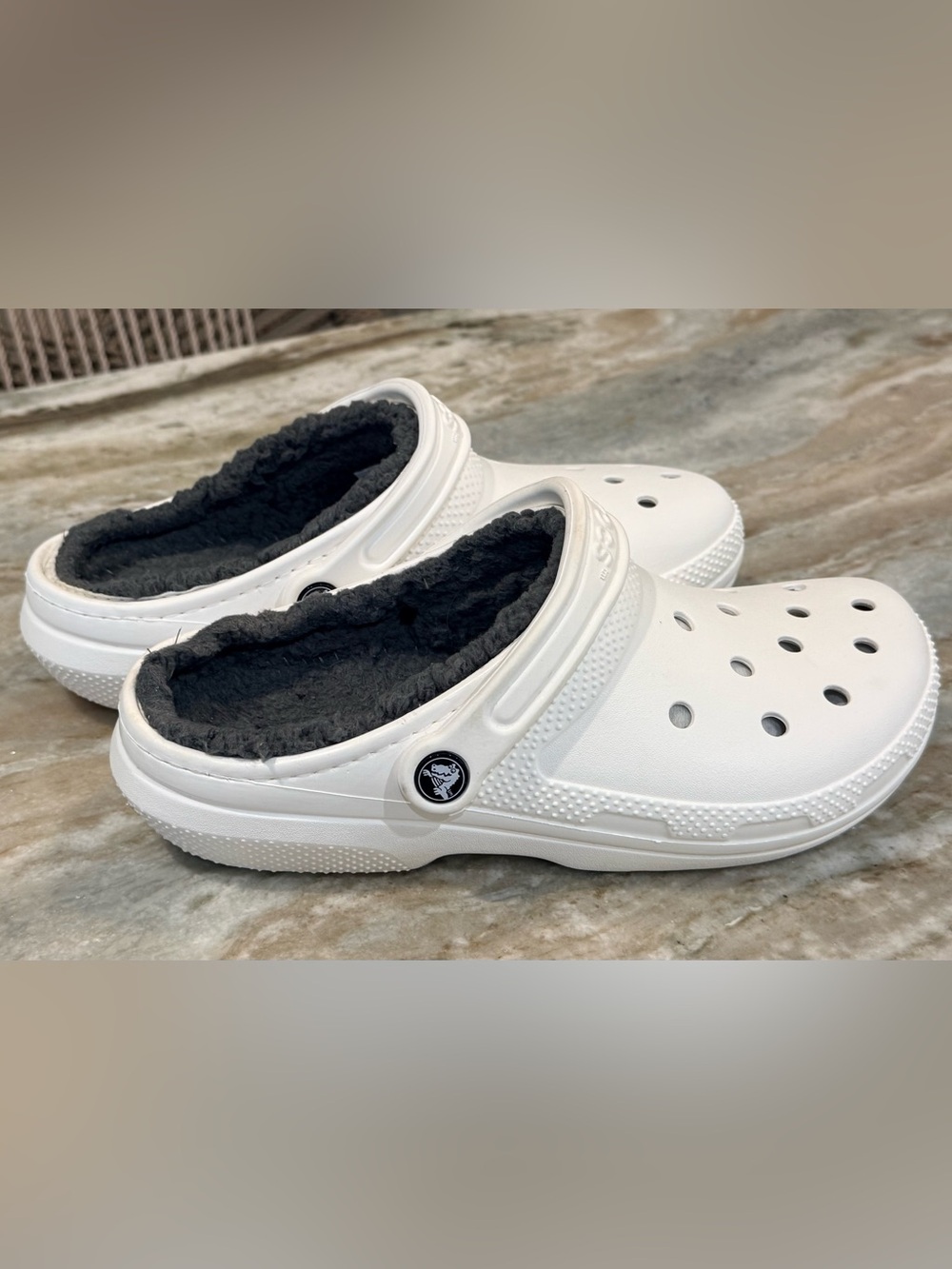 CROCS Classic white Sherpa lined clog- Men’s 7/Women’s 9 - Picture 3 of 7